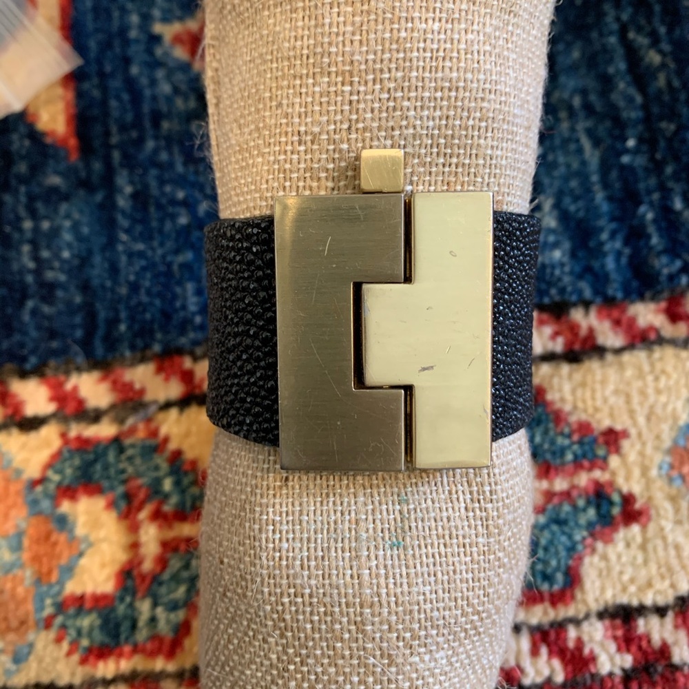 leighelena Wide Gold Hologram Stingray Jigsaw Cuff